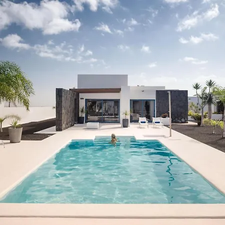 Casa Montana Mesa Stylish And Luxurious With Private Heated Pool Wifi Air Conditioning Vila